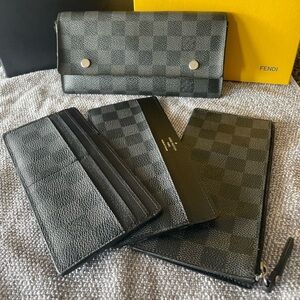 Authentic Louis Vuitton Damier Graphite Portefeuille
